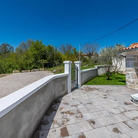 Azi, A Cozy Mediterranean Hideaway, Peaceful And Fenced 度假居