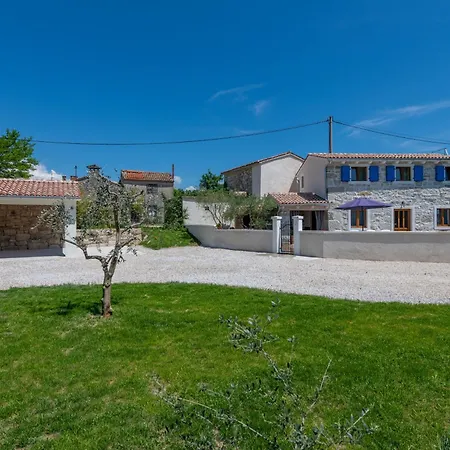 Azi, A Cozy Mediterranean Hideaway, Peaceful And Fenced Nyaraló *