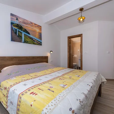 Azi, A Cozy Mediterranean Hideaway, Peaceful And Fenced Nyaraló *