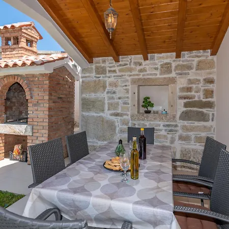 Nyaraló Azi, A Cozy Mediterranean Hideaway, Peaceful And Fenced Pićan