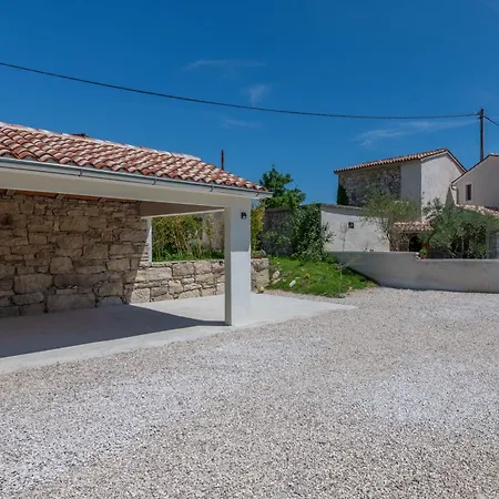 Nyaraló Azi, A Cozy Mediterranean Hideaway, Peaceful And Fenced