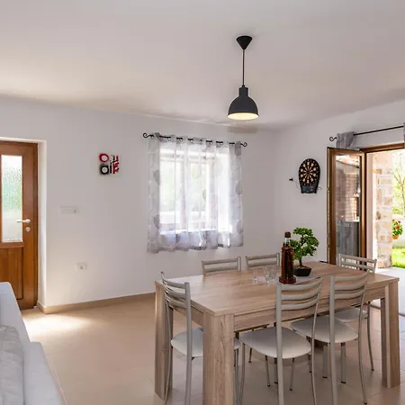 Azi, A Cozy Mediterranean Hideaway, Peaceful And Fenced Nyaraló Pićan
