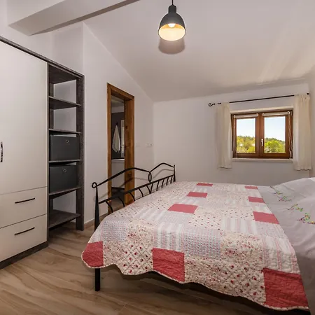 Azi, A Cozy Mediterranean Hideaway, Peaceful And Fenced Nyaraló