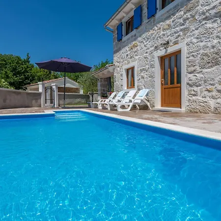 Azi, A Cozy Mediterranean Hideaway, Peaceful And Fenced * Pićan