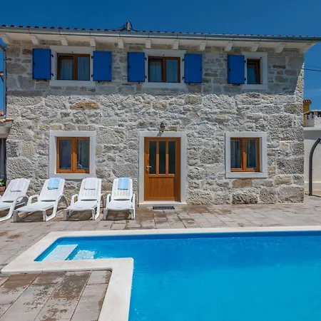 Azi, A Cozy Mediterranean Hideaway, Peaceful And Fenced Nyaraló Pićan