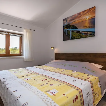 Azi, A Cozy Mediterranean Hideaway, Peaceful And Fenced Pićan