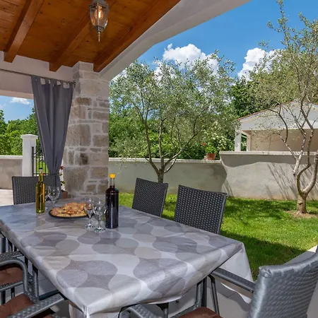 Azi, A Cozy Mediterranean Hideaway, Peaceful And Fenced Pićan